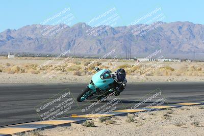 media/Jan-10-2025-CVMA Friday Practice (Fri) [[489e0da257]]/Group 4 and Trackday/Session 2 (Turn 4 Inside)/